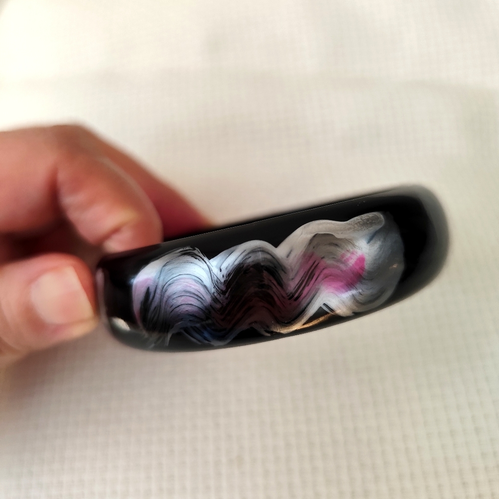 3/$25💙Vintage plastic  Black Marbled Bangle